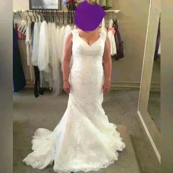 Stella York UNALTERED Lace Gown - Picture 10 of 13